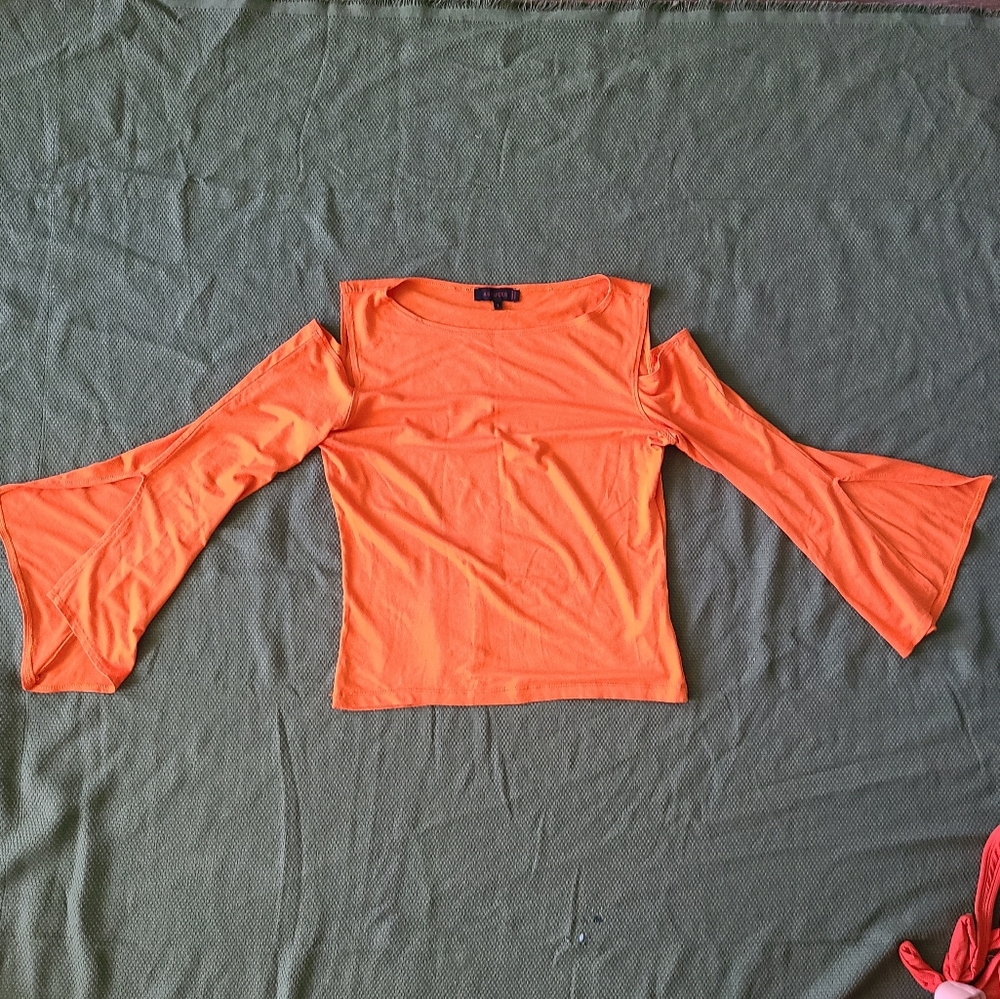 French Vintage Cold Shoulder Drop Sleeve Top